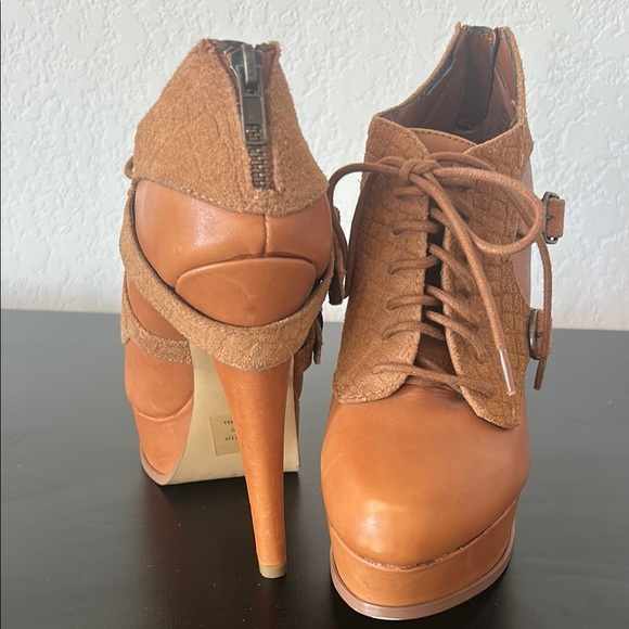 Bakers Brown Oxford Platform Heels - Picture 3 of 4